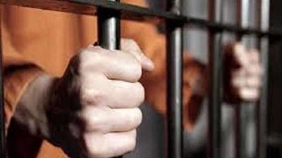المشدد 5 سنوات لعاطل قتل زميله بسبب 