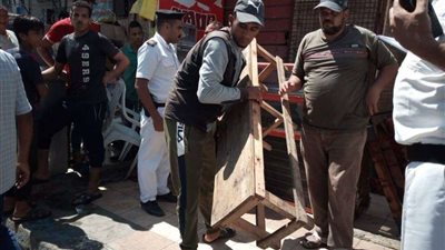 حملات مكثفة لإزالة الإشغالات بوسط مدينة مطروح