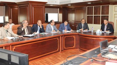 محافظ بني سويف يترأس أول اجتماع للجنة البت بالديوان الجديد
