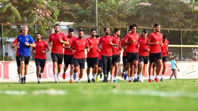 الجهاز الفني للأهلي يُعلن قائمته المسافرة إلى غينيا الاستوائية