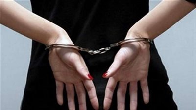 القبض على ربة منزل لترويجها كمية من العقاقير المخدرة بالشرقية