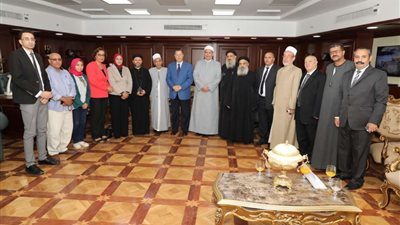 محافظ بني سويف يلتقي أعضاء وفد بيت العائلة