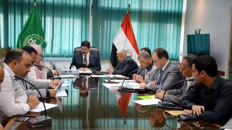 محافظ القليوبية يجتمع باللجنة المشكلة لتقييم أراضي المدارس الغير مُستغلة