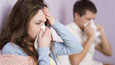 مع بداية الخريف.. كيف تحمي نفسك من نزلات البرد والأنفلونزا بـ5 طرق