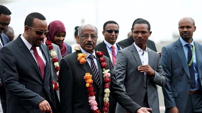لأول مرة منذ 5 سنوات.. رئيس إريتريا يصل السودان