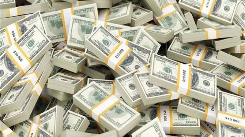 ضبط تشكيل عصابي سرق 15 ألف دولار من مواطن بالأميرية