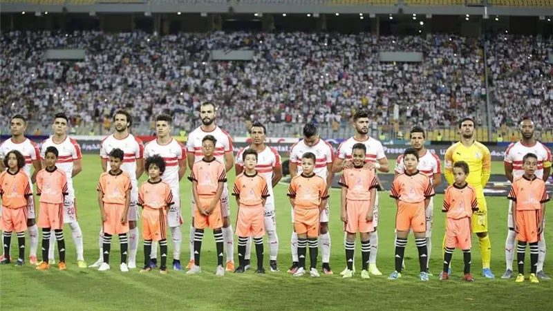 لاعبو الزمالك يبدأون الإحماء قبل مواجهة جينيراسيون فوت