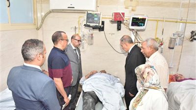 محافظ أسيوط يزور مصابي حادث تصادم طريق أبنوب