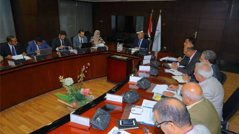 وزير النقل يلتقي وفدي شركتين عالميتين لمتابعة تنفيذ مشروعات السكك الحديدية