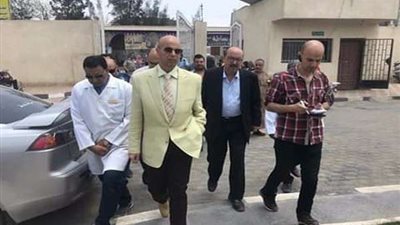وكيل صحة الشرقية وعميد كلية الطب يتابعان حملة 100 مليون صحة بالجامعة