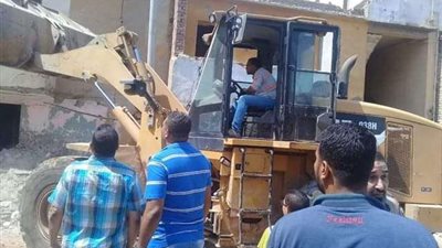 حملة مكبرة لإزالة الإشغالات والمباني المتهالكة بمدينة العمال بالمنيا