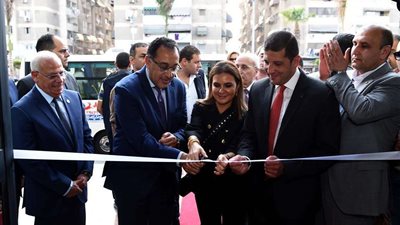 رئيس الوزراء يفتتح مركز خدمات المستثمرين ببورسعيد (صور)