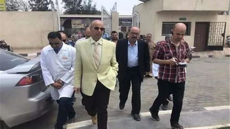 وكيل صحة الشرقية وعميد كلية الطب يتابعان حملة 100 مليون صحة بالجامعة
