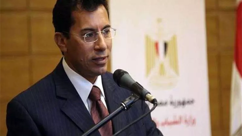 وزير الرياضة يرد على أزمة إيقاف منتخب الأثقال