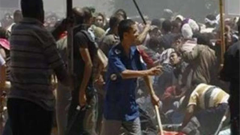 بائع يشرع في قتل عامل بسبب الخلاف علي بناء سلم بالقليوبية