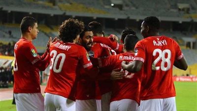 تغريم لاعبي الأهلي 100 ألف جنيه بسبب الإساءة للزمالك