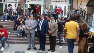 طب بنها تنظم يومًا للتعارف بالطلاب القدامى والجدد في أول يوم دراسي