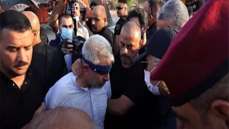 شاهد.. أول مواجهة لرئيس الحكومة العراقية مع قاتل مدير بلدية كربلاء