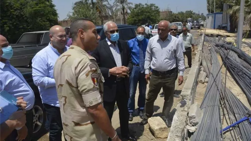 بالصور | محافظ الجيزة يتابع ميدانيا نسب تنفيذ المجمعات الحكومية بقرى أطفيح