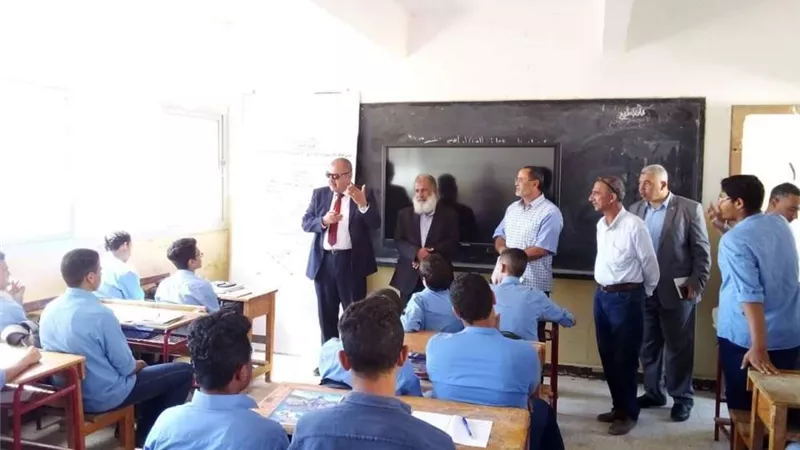 النيلي يتابع انطلاق الموسم التعليمي الجديد لمدارس حي الشروق بمطروح