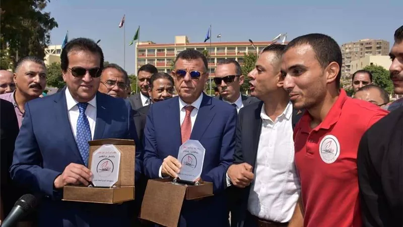 وزير التعليم العالي يفتتح العام الدراسي الجديد بجولة داخل جامعة عين شمس