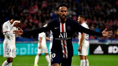 نيمار يقود باريس سان جيرمان للفوز على ليون فى الوقت القاتل بالدوري الفرنسي (فيديو)
