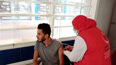 فرق طبية ثابتة ومتحركة لتطعيم المواطنين بلقاح كورونا في القليوبية