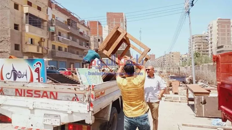 رفع ٥٧٩ إشغال طريق بمركزي دمنهور ورشيد
