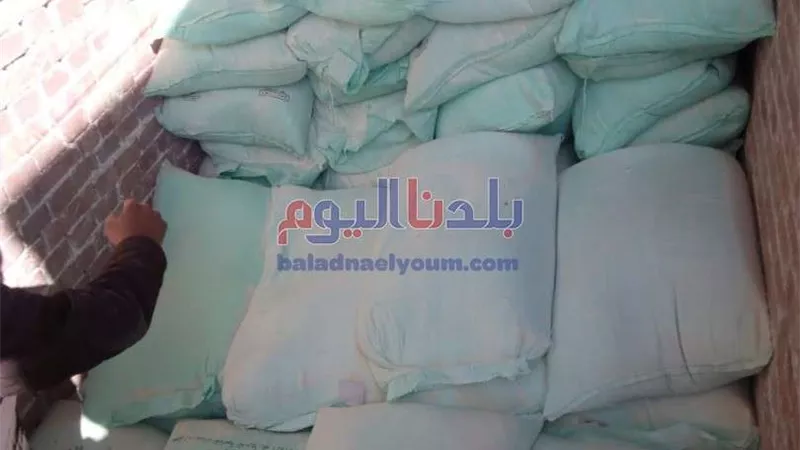 لم تمنعه صلاة الجمعة..سقوط شخص يحاول تهريب الدقيق المدعم في كلبش الأمن بالغربية