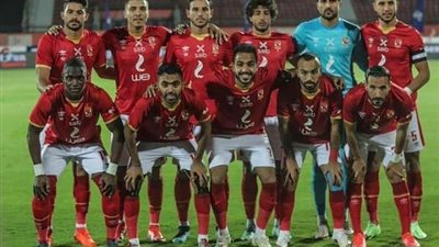 الأهلي يتوجه إلى السويس لمواجهة الطلائع بدون ثلاثي الفريق