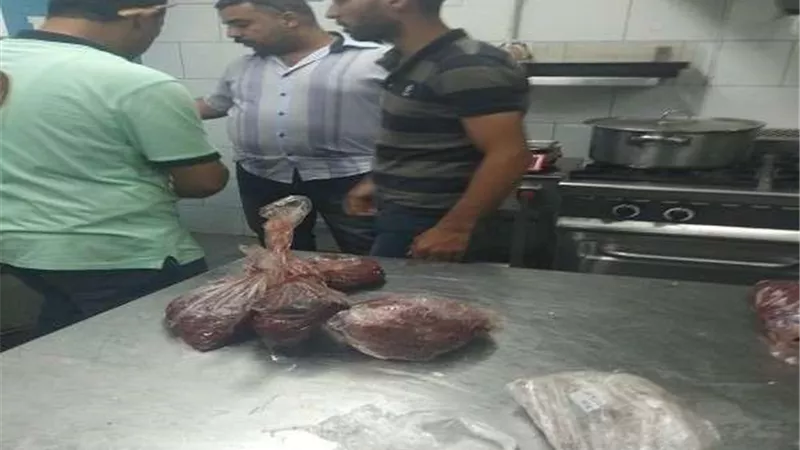 صحة الشرقية: إعدام ١٤٩ كجم أغذية فاسدة بمطعمين بالزقازيق