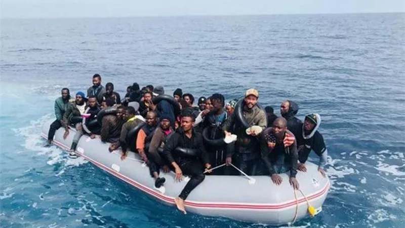 مصرع 34 مهاجرا بعد غرق زورقهم قبالة موريتانيا