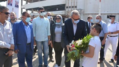 محافظ القليوبية يشهد بدء تشغيل 34 أتوبيس مكيفة لنقل الركاب