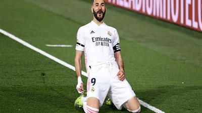 أول تعليق من بنزيما بعد تجديد عقده مع ريال مدريد