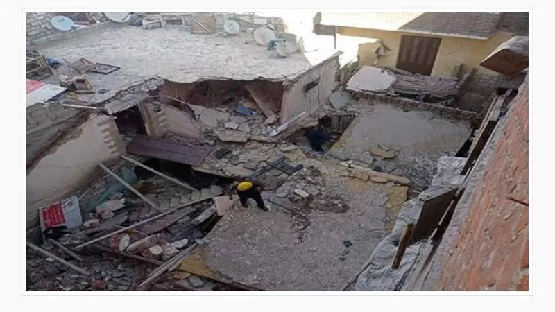 انهيار عقار من 5 طوابق في البحيرة.. وأنباء عن سقوط ضحايا