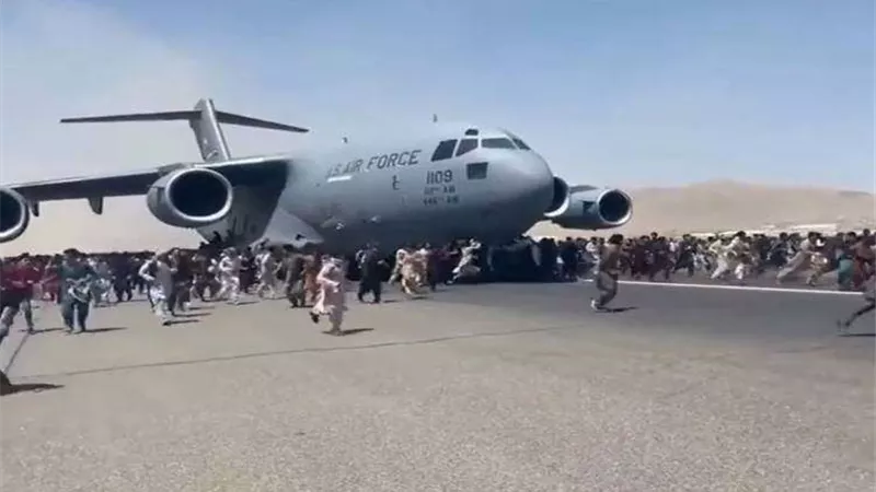 أستراليا: أجلينا أكثر من 300 شخص من أفغانستان الليلة الماضية