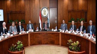 طارق الملا يترأس اجتماع اللجنة العليا لمؤتمر 