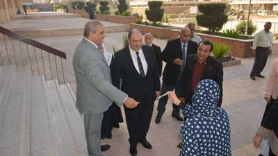 بالصور.. رئيس جامعة الازهر يتفقد المدينة الجامعية للطالبات