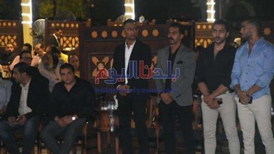 مصطفى كامل يقدم واجب العزاء في وفاة والدة زوجة محمد رمضان