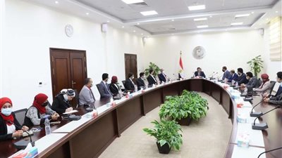 بالصور | وزير التعليم العالي يلتقي بطلاب كليات الهندسة قبل سفرهم للتدريب بجامعة سمارا الروسية