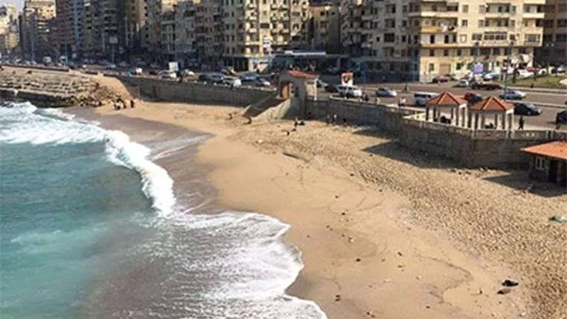 ما حكم الصلاة على الشواطئ؟.. الإفتاء تجيب