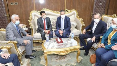 خلال جوله ليلية.. محافظ المنوفية يتابع أعمال التطوير بشارع مصنع الغزل بشبين الكوم