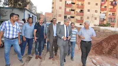 محافظ المنيا يحُيل مدير مدرسة للتحقيق خلال جولة تفقدية بمركز ملوي