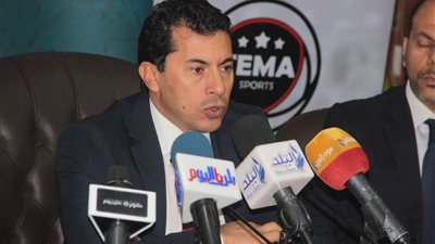 بالصور.. وزير الشباب يعقد مؤتمرًا صحفيًا للإعلان عن بطولة العالم للسلاح