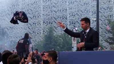 تعليق مثير من رئيس ليون على رحيل ميسي عن برشلونة