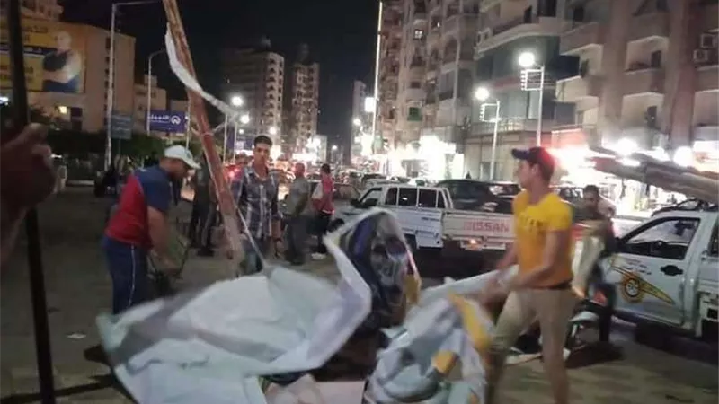 حملة مكبرة لإزالة الإعلانات المخالفة بشوارع المنصورة