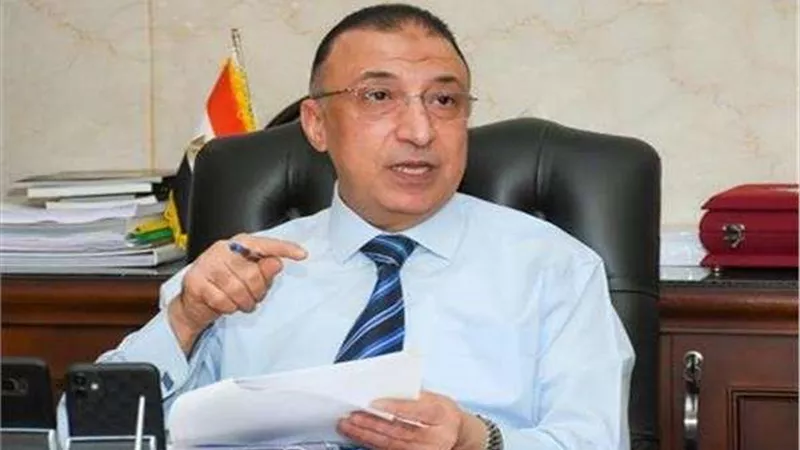 محافظ الاسكندرية يزف بشرى سارة للباعة الجائلين