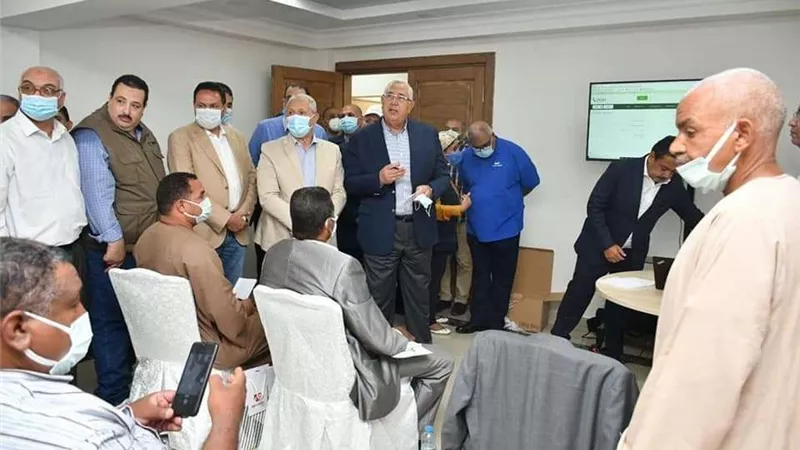 بالصور.. وزير الزراعة ومحافظ الأقصر يتفقدان مركز الابتكار ونقل المعرفة