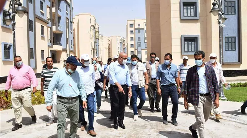 طرح 63 محلا تجاريا و4 صيدليات و12 وحدة مهنية وإدارية للبيع بالمزاد العلني بـ4 مدن جديدة