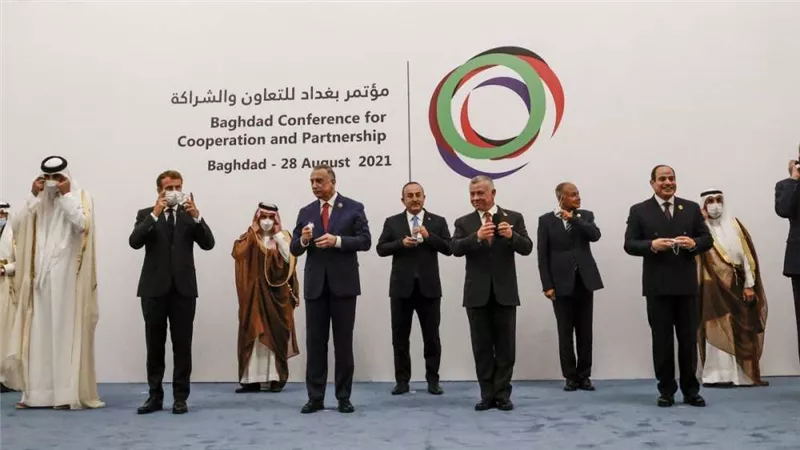 الرئيس السيسى يلتقط صورة مع العاهل الأردني والكاظمى وماكرون وأمير قطر